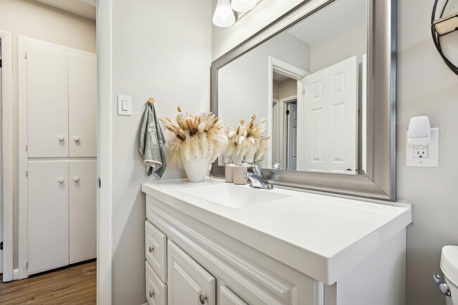 Building Photo - 616 Lemaster Ave