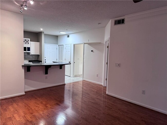 Building Photo - 955 Juniper St NE