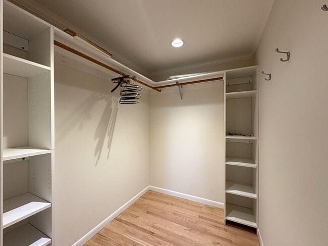 Building Photo - Beautiful 4BD/2BA Menlo Park Home with Lar...