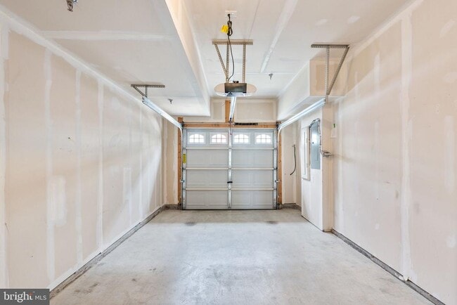 Building Photo - 7131 Beaumont Place