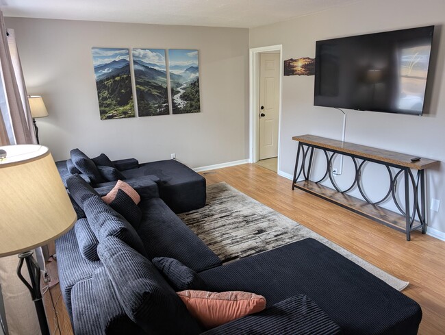 Building Photo - 3513 June St