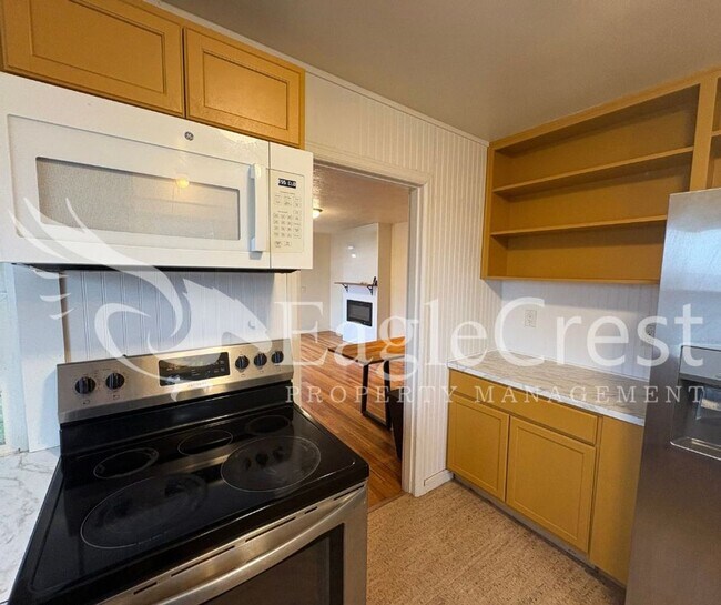 Building Photo - Spacious 3-Bedroom 2 bathroom Home with Great Mountain Views and Bonus Room!!