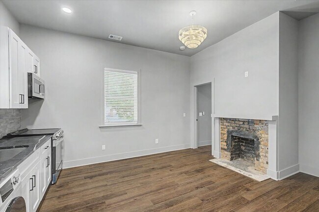 Building Photo - Completely redone 1 bedroom - move in special