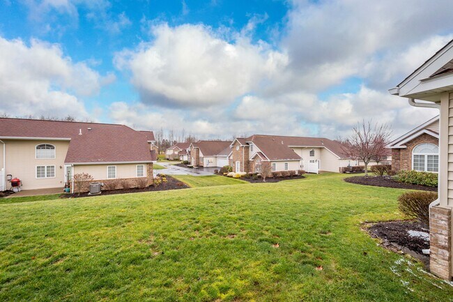 Building Photo - 72 Nicholas Dr