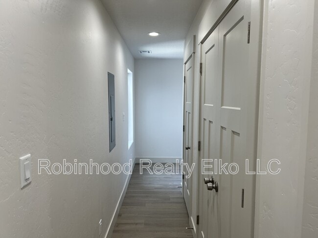 Building Photo - 2433 5th St