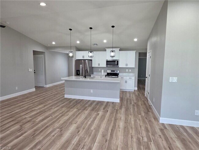 Building Photo - 118 NW 1st Pl