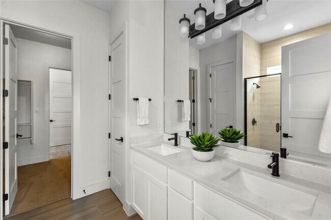 Building Photo - 1273 Summerbrooke Cir
