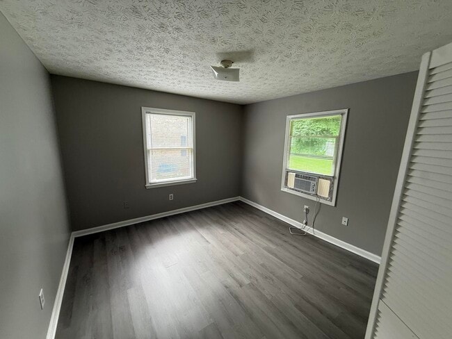 Building Photo - 327 Garden Park Dr
