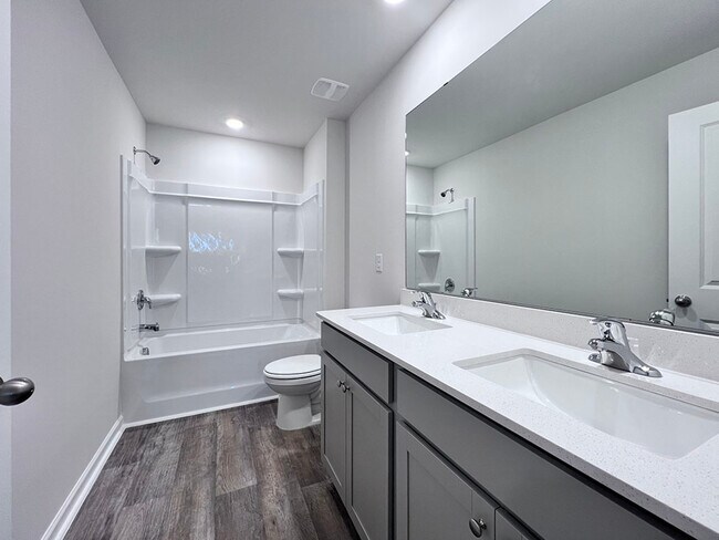 Building Photo - 258 Palm Dr