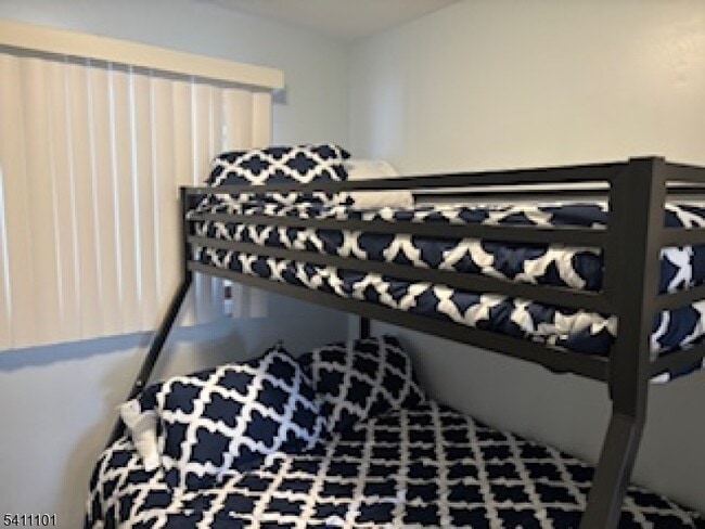 Building Photo - 12 Stonehill Dr