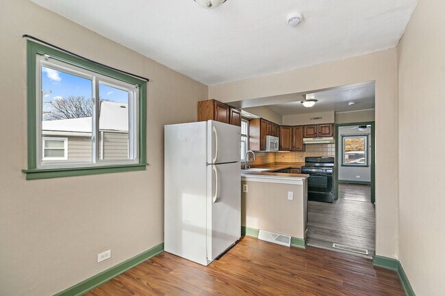 Building Photo - 1105 Woodlawn Cir