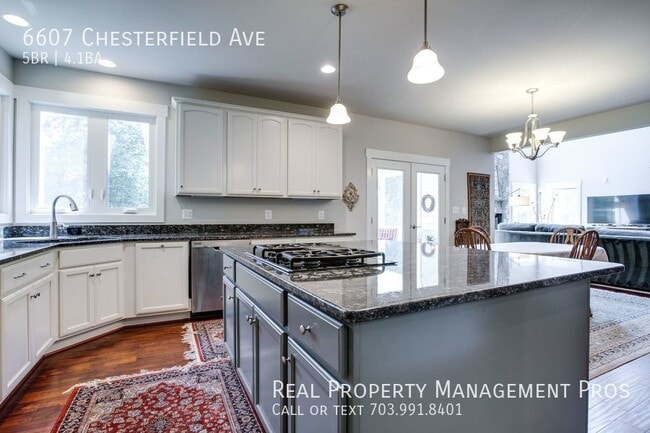 Building Photo - 6607 Chesterfield Ave