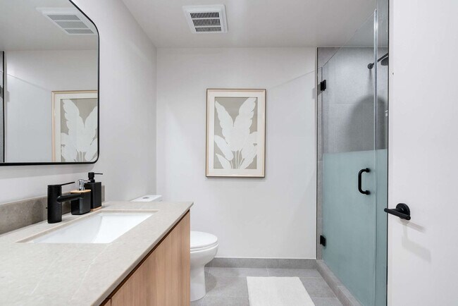 Building Photo - 121 NE 5th St