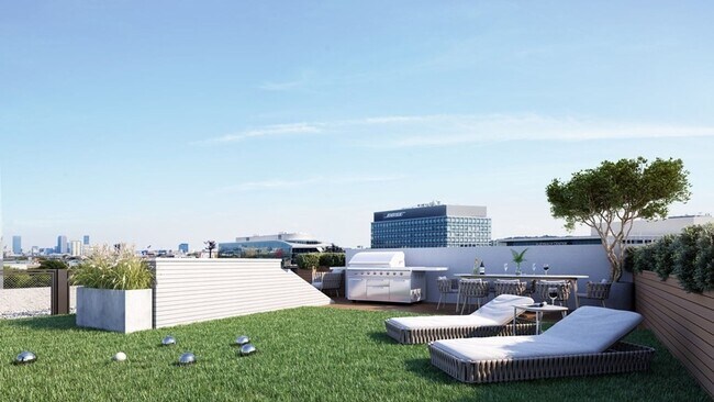 Building Photo - 1 bedroom den for 9/1 with garage parking!