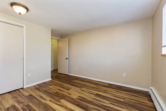 Building Photo - Spacious 1 Bedroom in Capitol Hill!