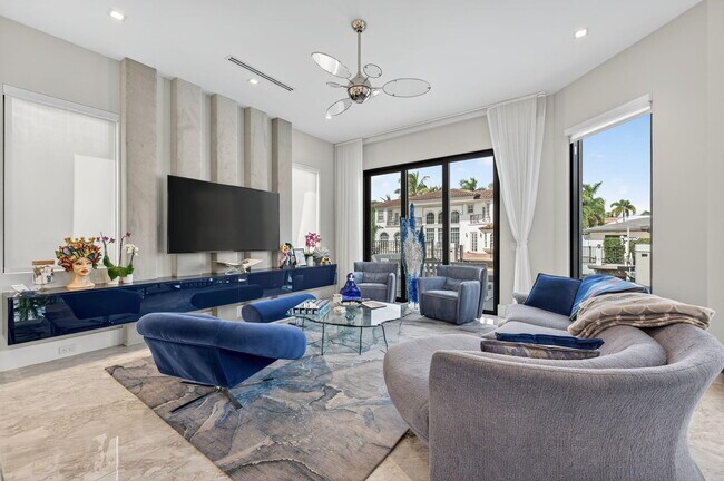 Building Photo - 785 NE 70th St