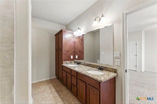 Building Photo - 976 Parkview Dr