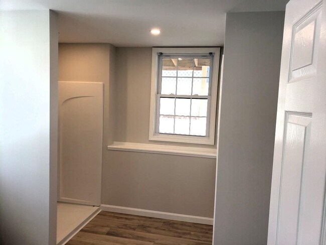 Building Photo - 2 Bancroft Rd