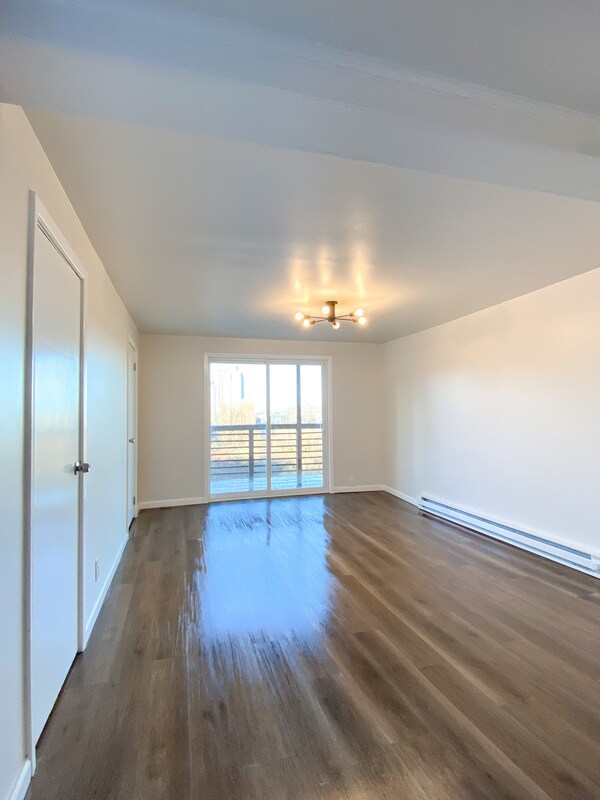 Building Photo - 139-141-141 E Sycamore St