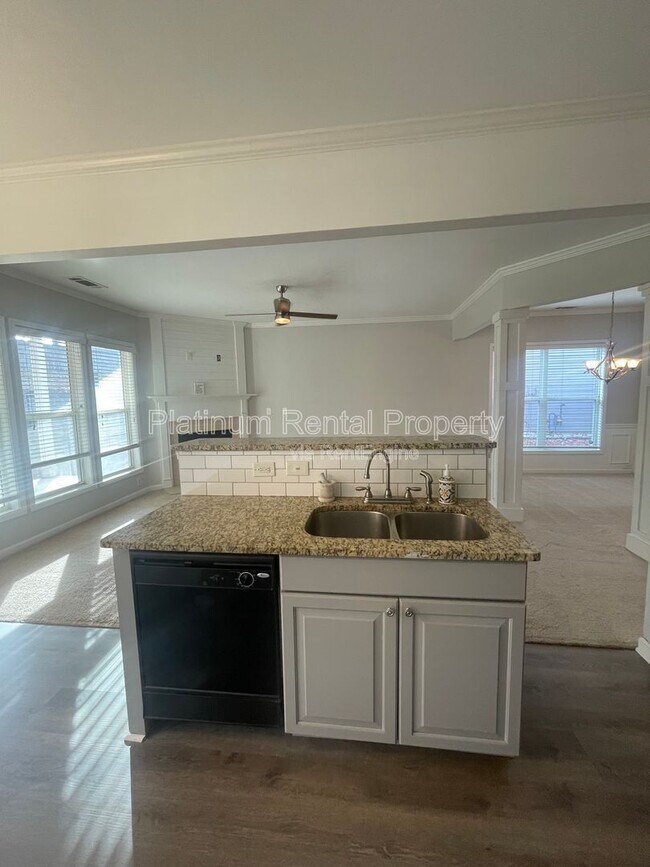 Building Photo - 5545 Weddington Dr