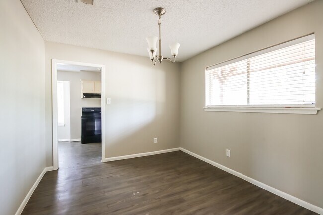 Building Photo - 2003 Woodway Dr