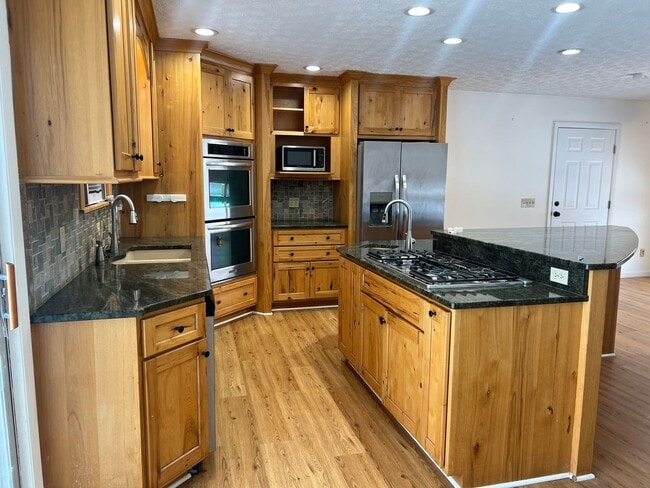 Building Photo - Updated 3-Bed Ranch in Plain Local Schools! Fenced Yard & Jetted Tub