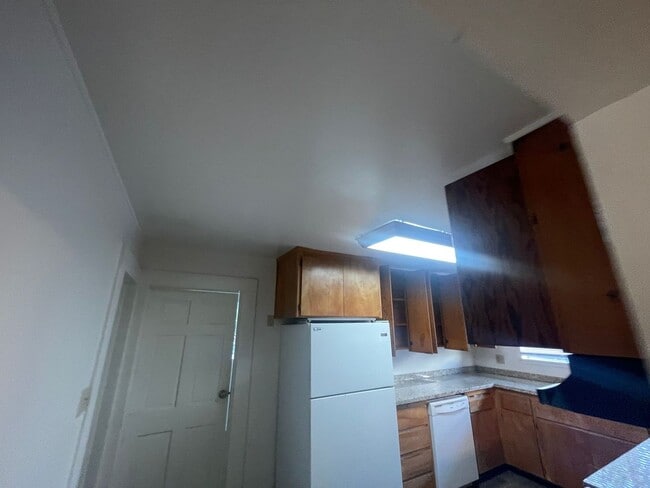 Building Photo - 728 W 3rd St