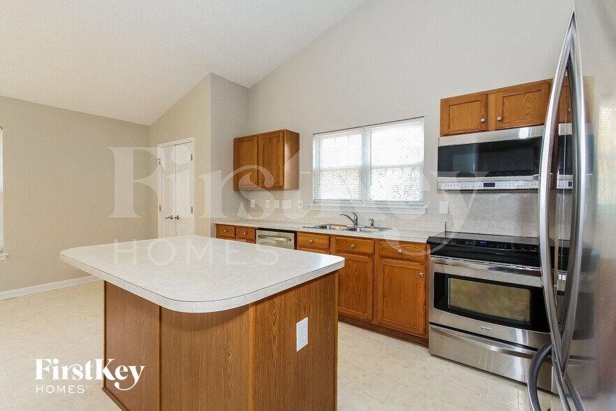 Building Photo - 11718 Black Maple Ave