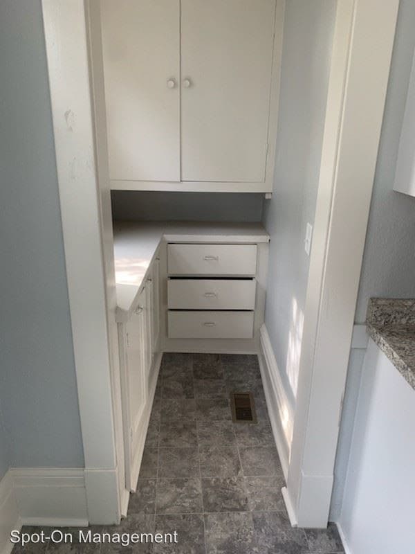 Building Photo - 830 University Ave W