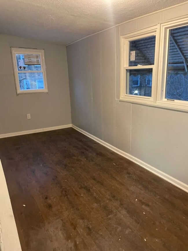 Building Photo - 7840 S Saginaw Ave