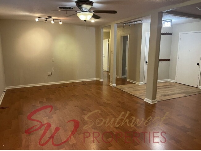 Building Photo - Charming 3 Bed / 2 Bath Home in a Quiet Central Neighborhood