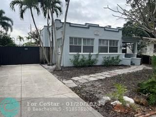 Primary Photo - 700 SE 11th Ct