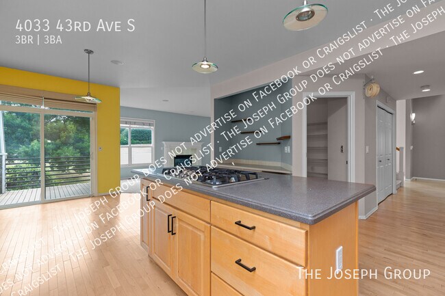 Building Photo - 4033 43rd Ave S
