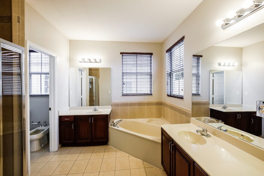 Building Photo - 2801 SW 152nd Ct