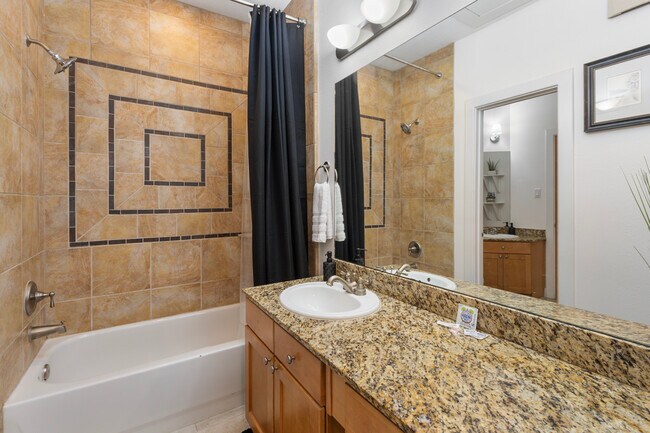 Upstairs bathroom - 3412 St Emanuel St