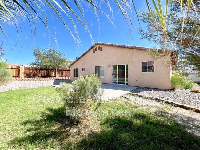 Building Photo - 66028 Mission Lakes Blvd