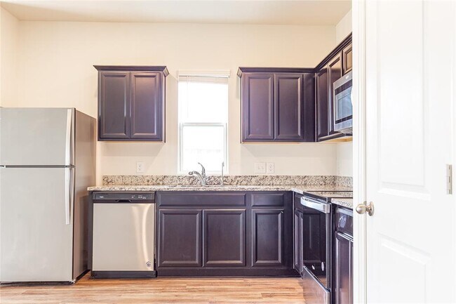 Building Photo - 6330 Highland Hts Dr