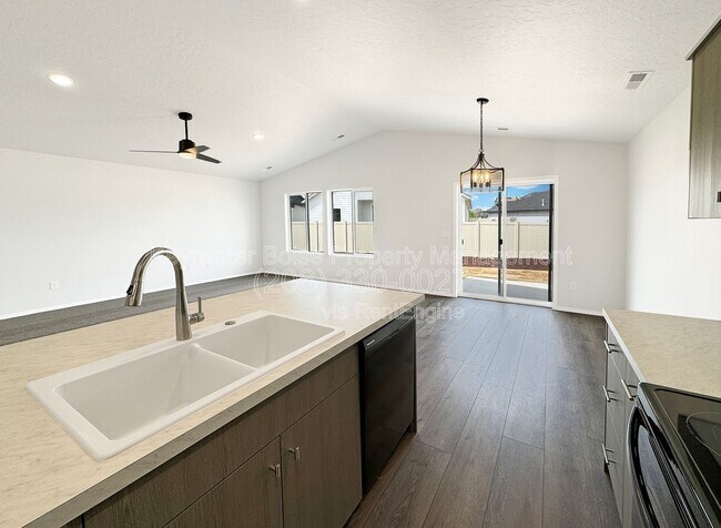 Building Photo - 411 Gold Nugget Ave