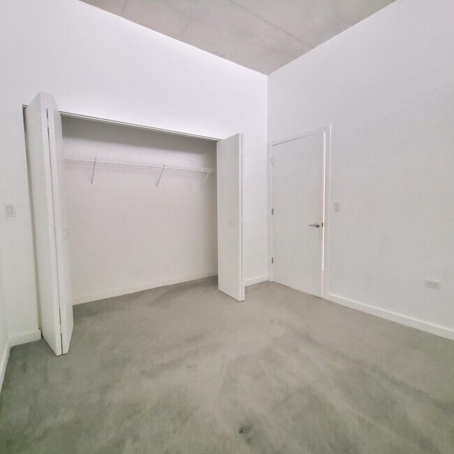 Building Photo - 235 W Van Buren St