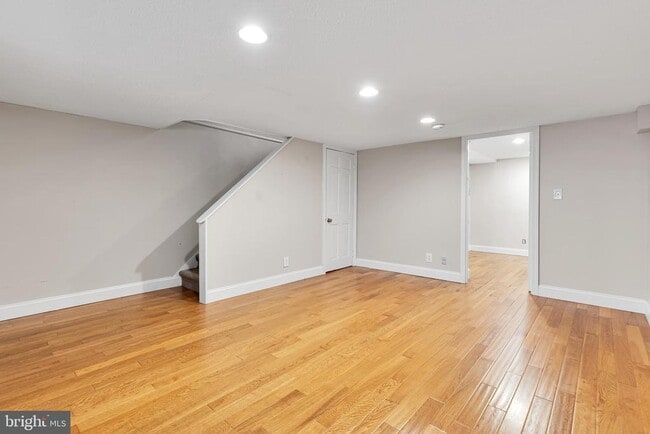 Building Photo - 3011 S Buchanan St