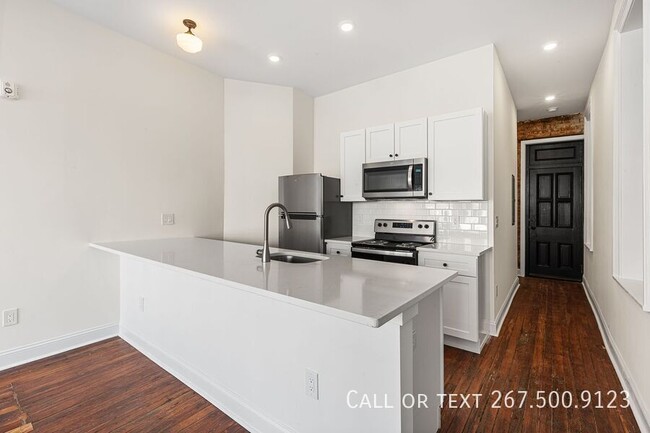 Building Photo - Spacious  and bright 2BR/1BA 1st floor uni...