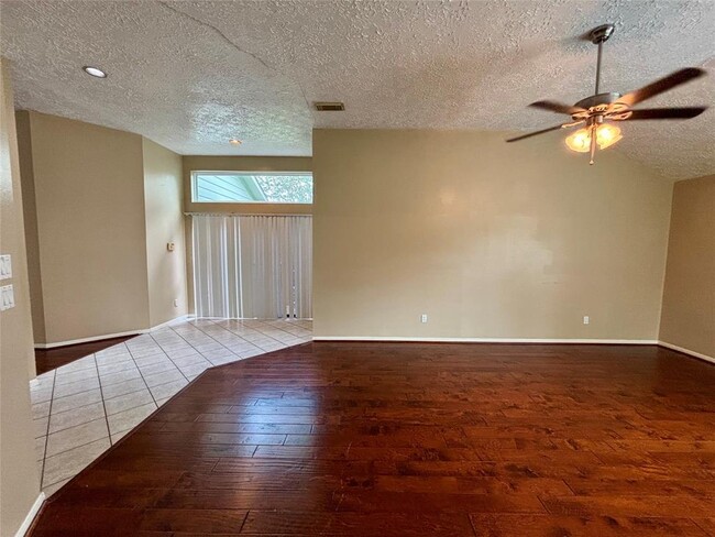 Building Photo - 12702 Meadway Ct