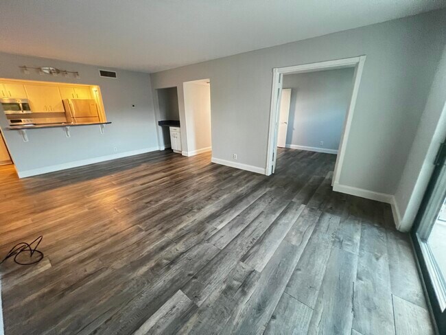 Building Photo - 1000 River Reach Dr