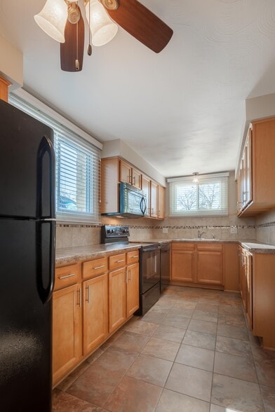 Building Photo - Gifford Court Apartments