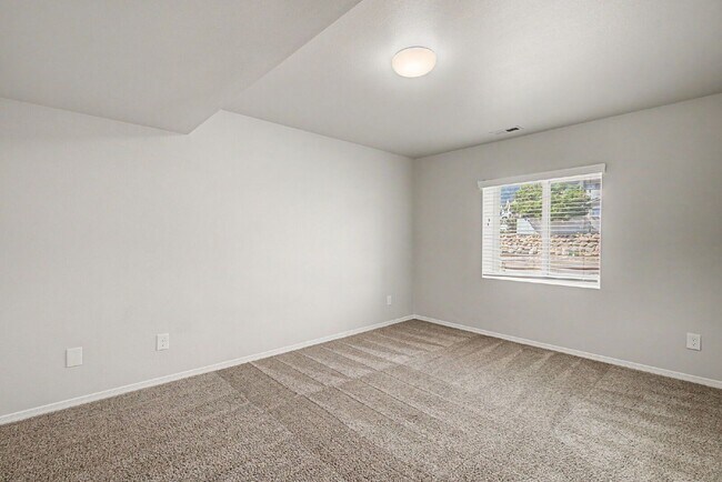 Building Photo - 1005 Scarlet Oak Dr