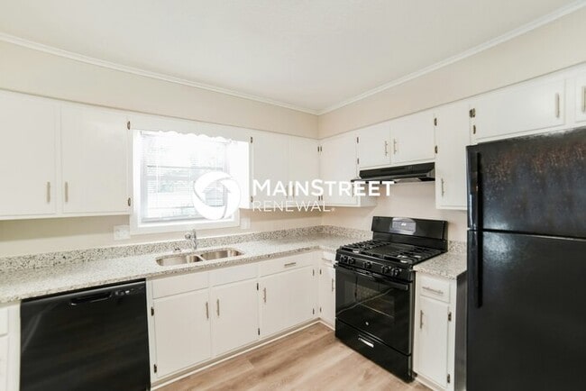 Building Photo - 3 Bedroom Pet-Friendly Home in BLUE SPRING...