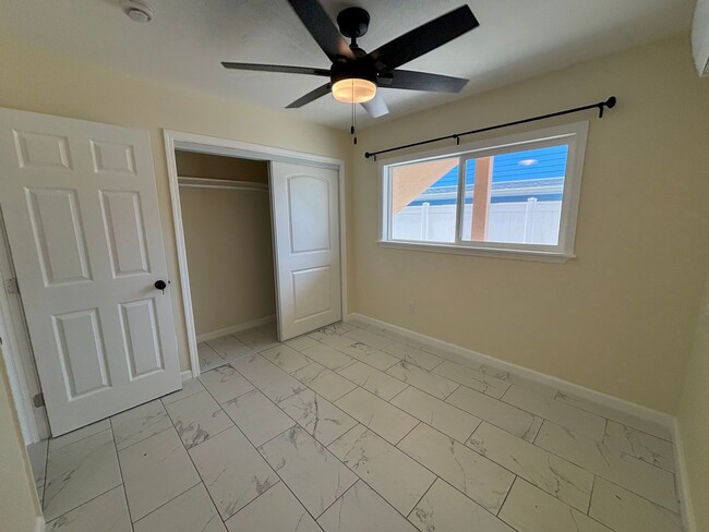 Building Photo - 1674 Kino St