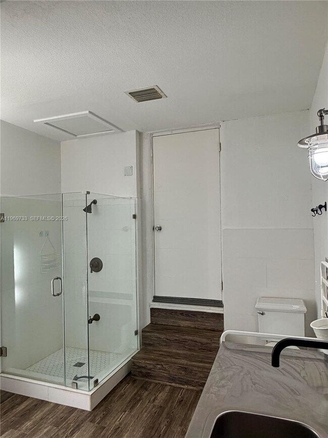 Building Photo - 1185 Biarritz Dr