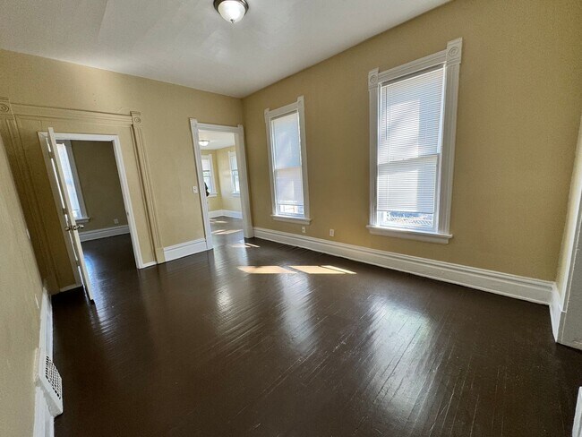 Building Photo - 3 Bedroom House