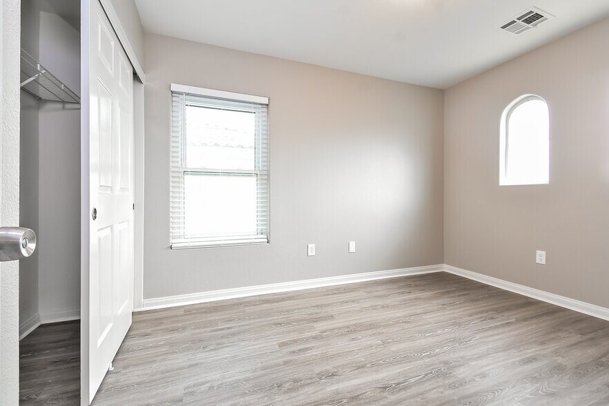 Building Photo - 9352 Roping Cowboy Ave